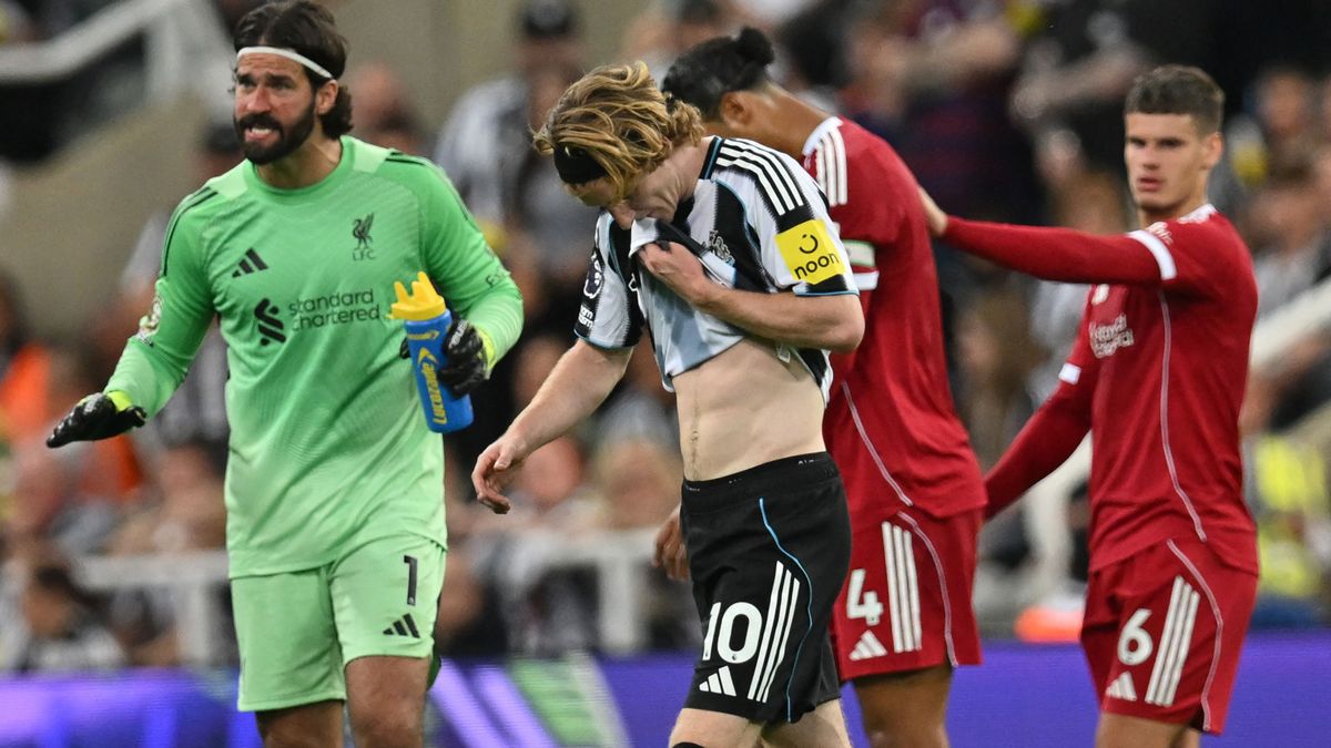 Anthony Gordon butasága végén megfogyatkozott a Newcastle United a Liverpool ellen.