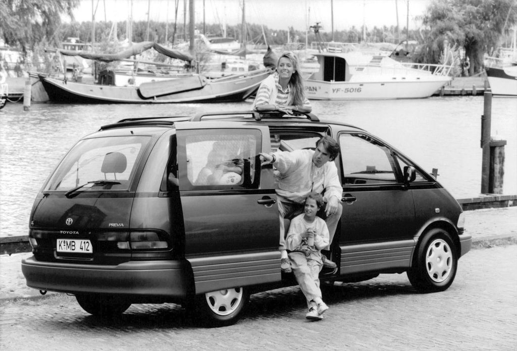 Toyota Previa története