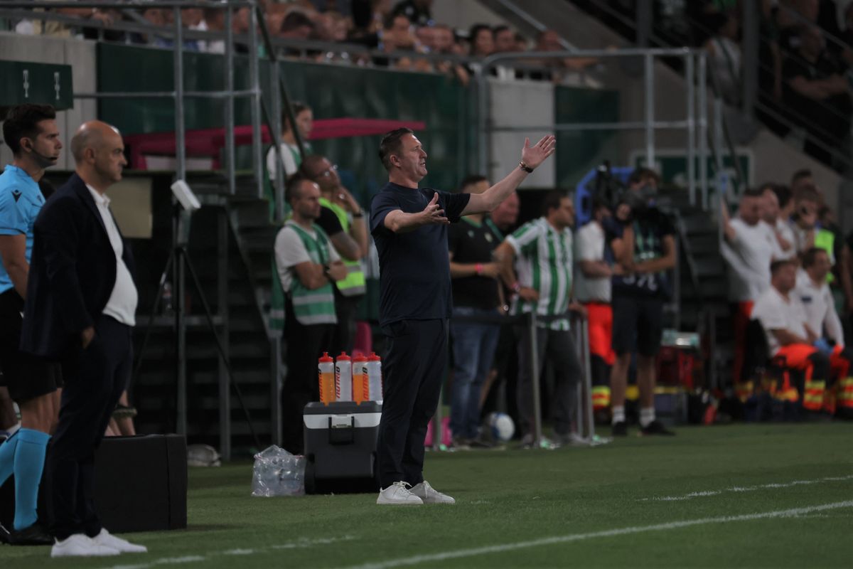 Rui Mota (balra) értetlenül állt a játékvezetők döntései előtt