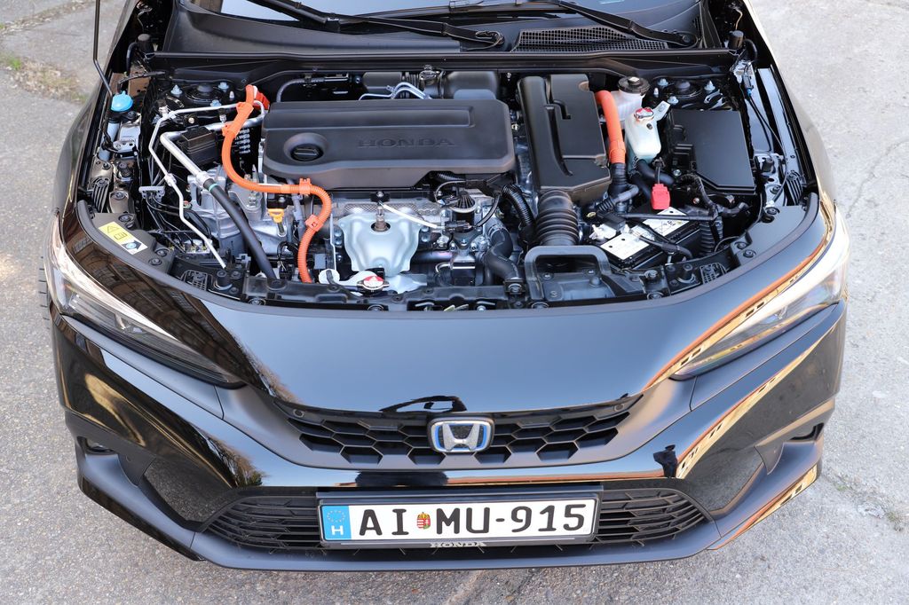 Honda Civic e:HEV - Honda ZR-V e:HEV összehasonlítás