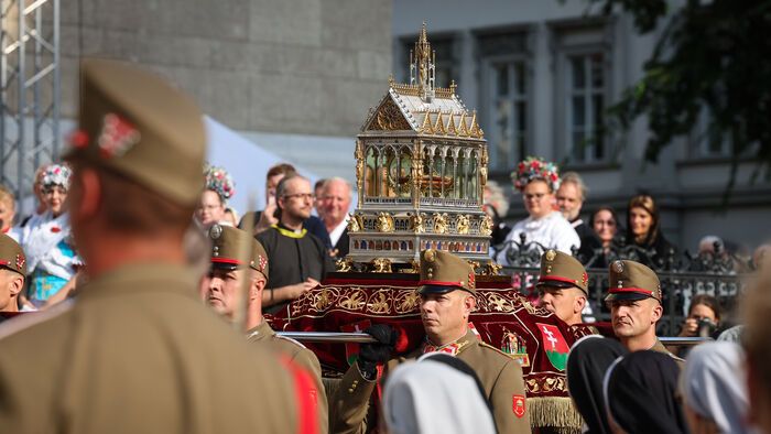 Szent Jobb körmenet  Szent István Bazilika