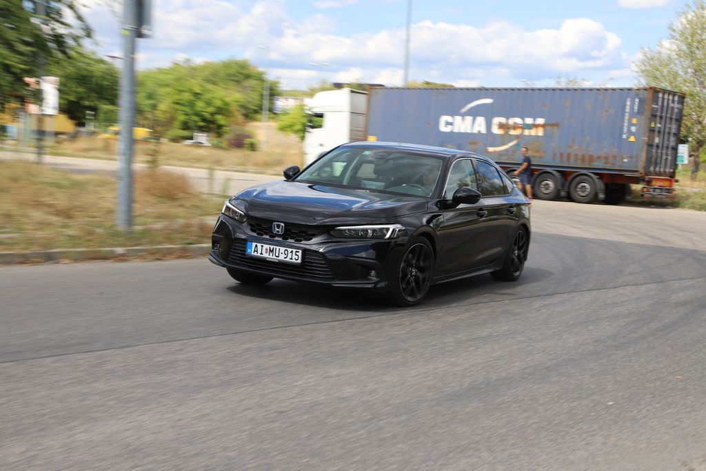 Honda Civic e:HEV - Honda ZR-V e:HEV összehasonlítás