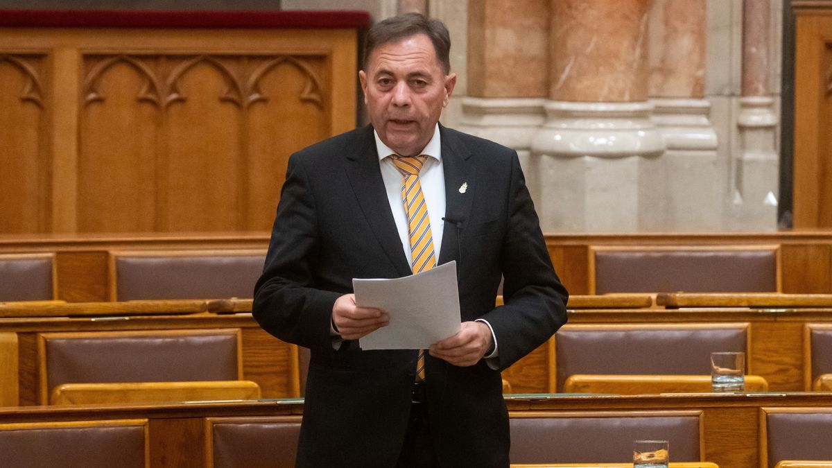  Pócs János: Ál­hír, hogy be akarják zárni a jászberényi kórházat