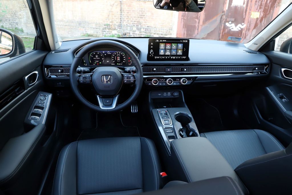 Honda Civic e:HEV - Honda ZR-V e:HEV összehasonlítás