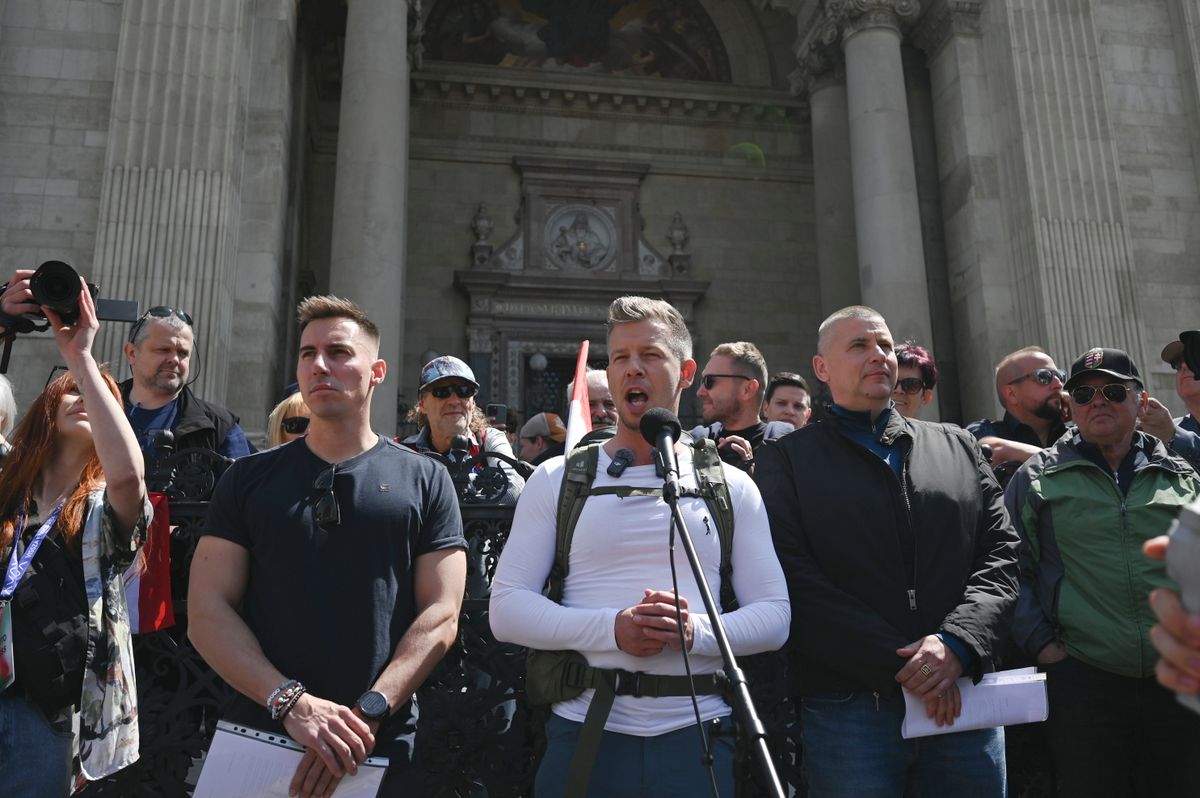 Magyar Pétert ma már csak a sajtósok és az aktivistái követik (Fotó: Balogh Zoltán / MTI Fotószerkesztõség)