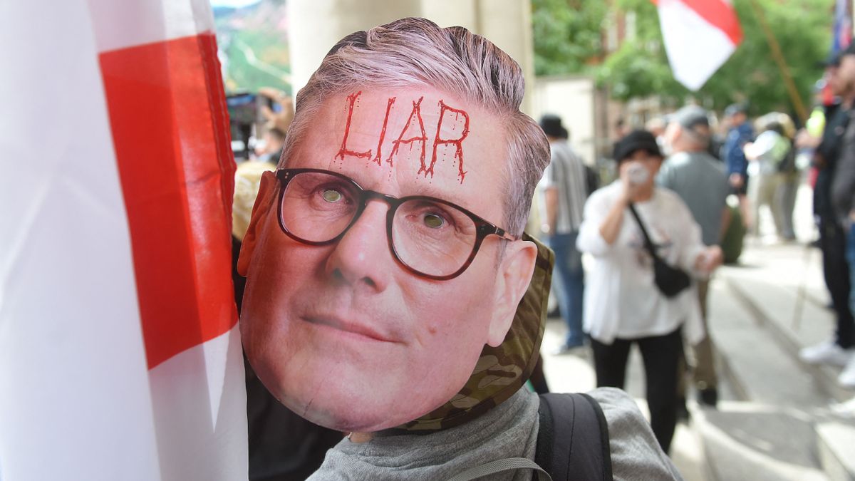 Starmer kormányát elérte a képmutatás vádja