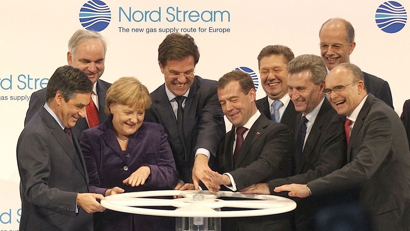 Francois Fillon korábbi francia miniszterelnök (b1), Angela Merkel egykori német kancellár (b3), Mark Rutte volt holland kormányfő (b4), Dmitrij Medvegyev korábbi orosz elnök (b5), és Günther Oettinger, az Európai Bizottság egykori energiaügyi biztosa (j3