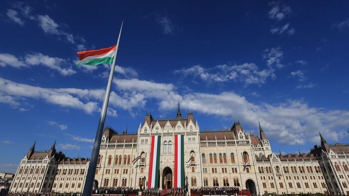 Augusztus 20. Szent István nap ünnep Parlament zászlófelvonás