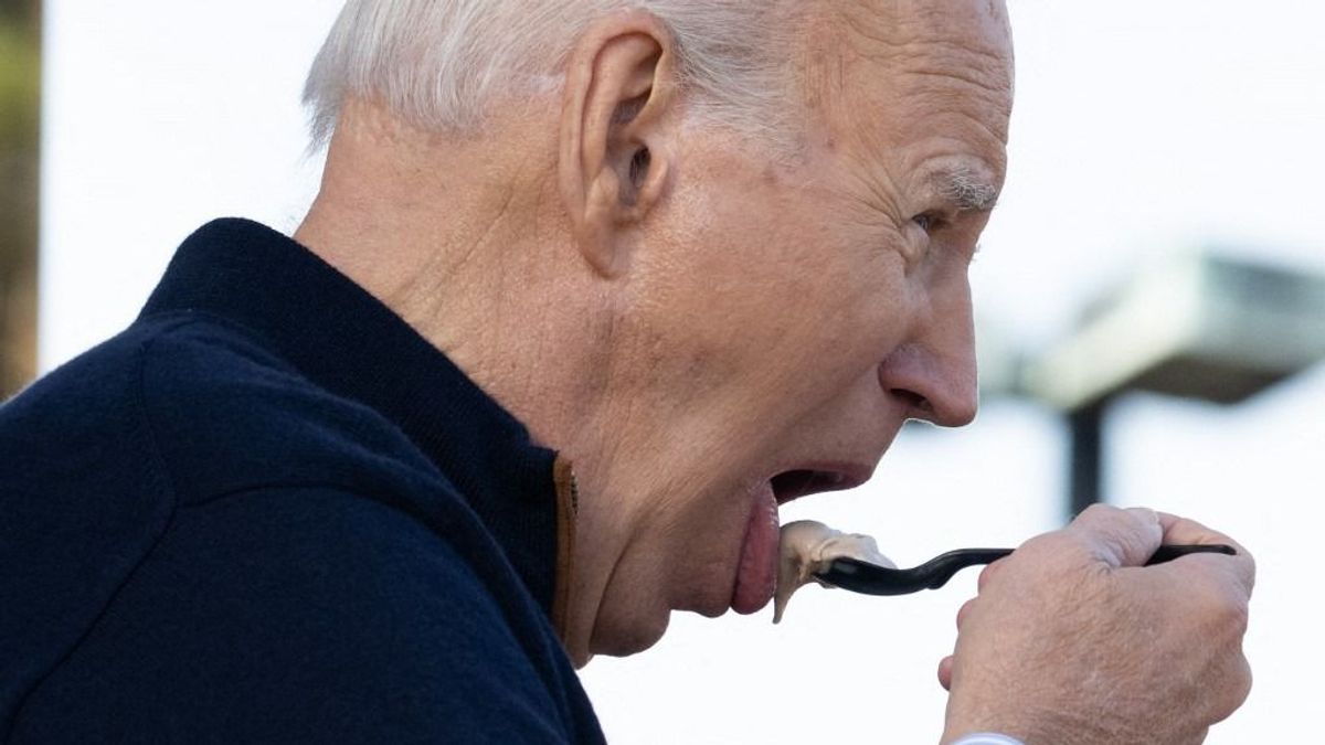 Joe Biden sosem mond nemet a nyalásra + videó