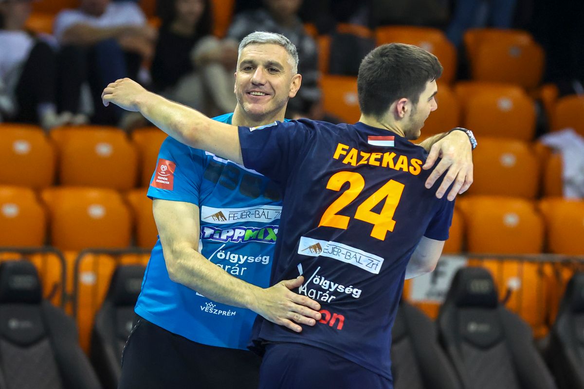 Gyõr 20220423 Kézilabda 2022 férfi Magyar Kupa MK elõdöntõ Veszprémi KKFT Fejér BÁL Veszprém Budakalász Fotó Török Attila Nemzeti Sport Fazekas Nándor Fazekas Gergõ