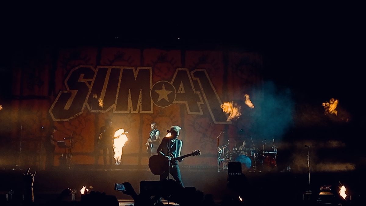 Fékevesztett hullámvasút volt a Sum 41 története és majdnem tragédiával végződött