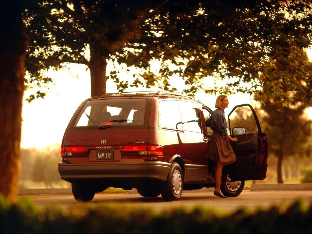 Toyota Previa története