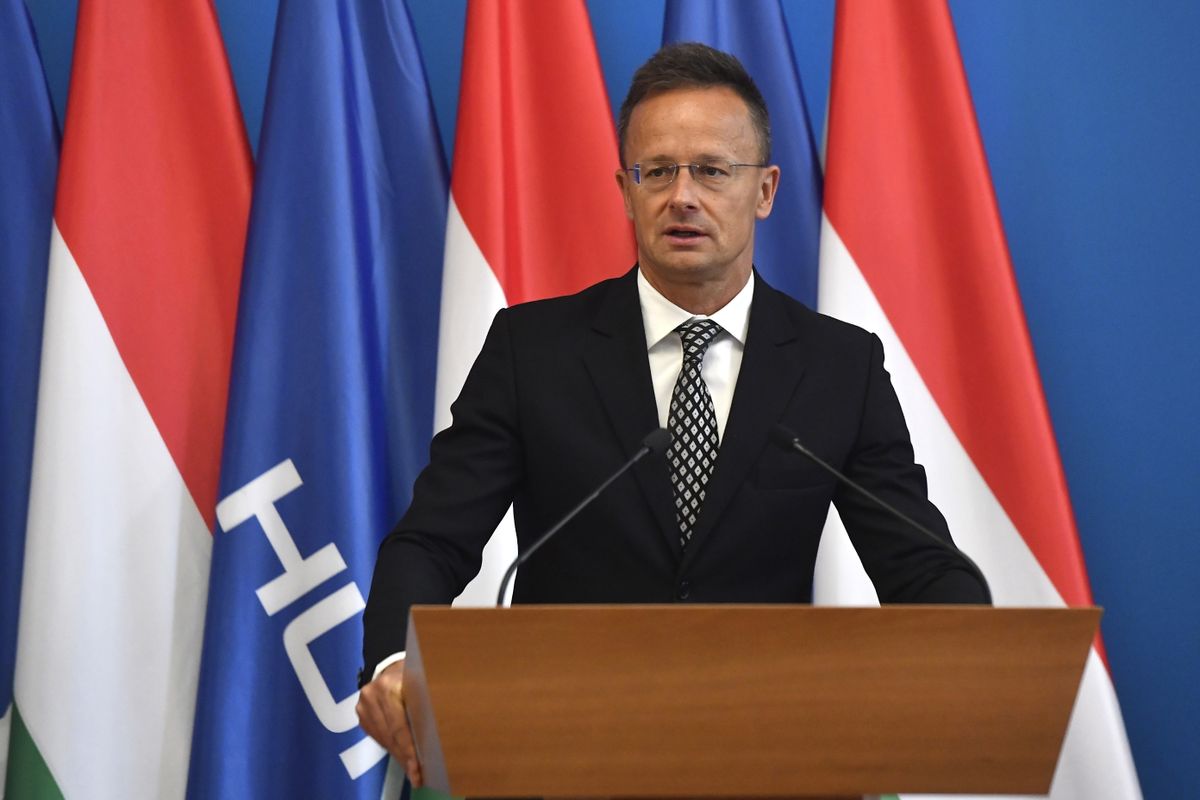 Szijjártó Péter külgazdasági és külügyminiszter bejelentést tett a Fradi meccse előtt (Fotó: MTI/Soós Lajos)