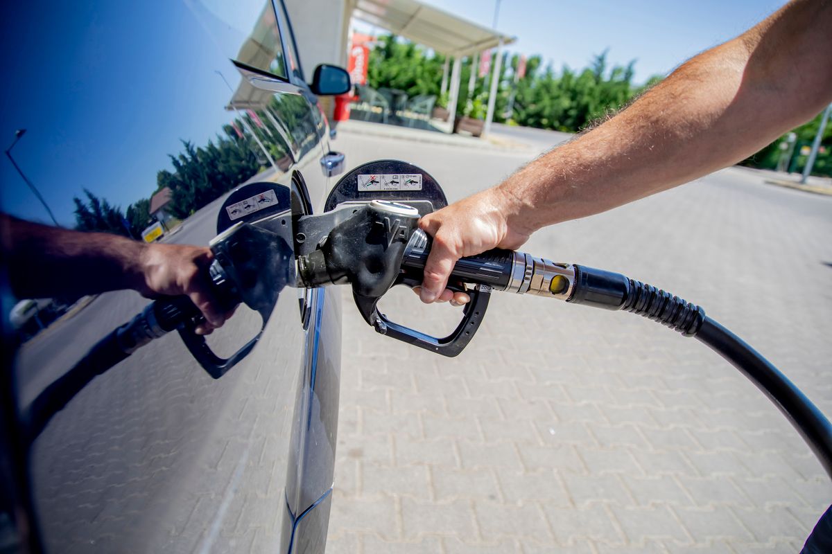 20250717 MiskolcBenzinkút Tankolás , Húszas évei elején járó férfi vesztette életét egy benzinkúton, miután agyonnyomta saját teherautója.Fotó: Takács József TJÉszak-Magyarország EM