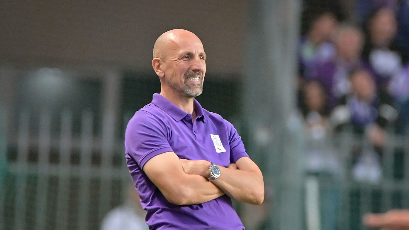 Újpest FC
Győr, 2025. augusztus 3.
Damir Krznar, az Újpest vezetőedzője a labdarúgó Fizz Liga 2. fordulójában játszott ETO FC - Újpest FC mérkőzésen a győri ETO Stadionban 2025. augusztus 3-án.
MTI/Krizsán Csaba