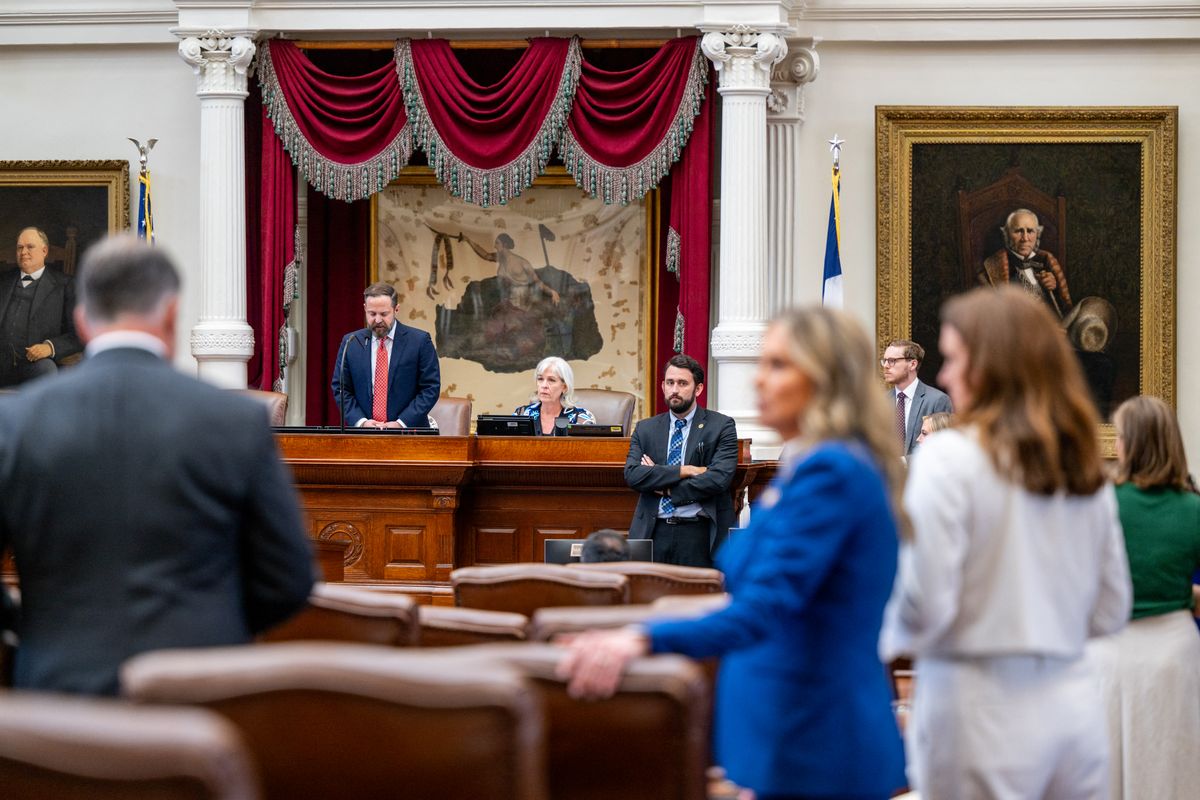 Péntekig van idejük a texasi demokrata képviselőknek visszatérni a munkába. Ha nem teszik, a kormányzó menesztést és jogi lépéseket ígér.