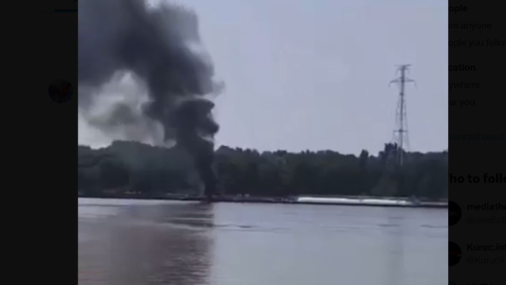 Helikopter csapódott egy bárkába a Mississippi folyón, két ember meghalt (Forrás: X-videó képkivágás)