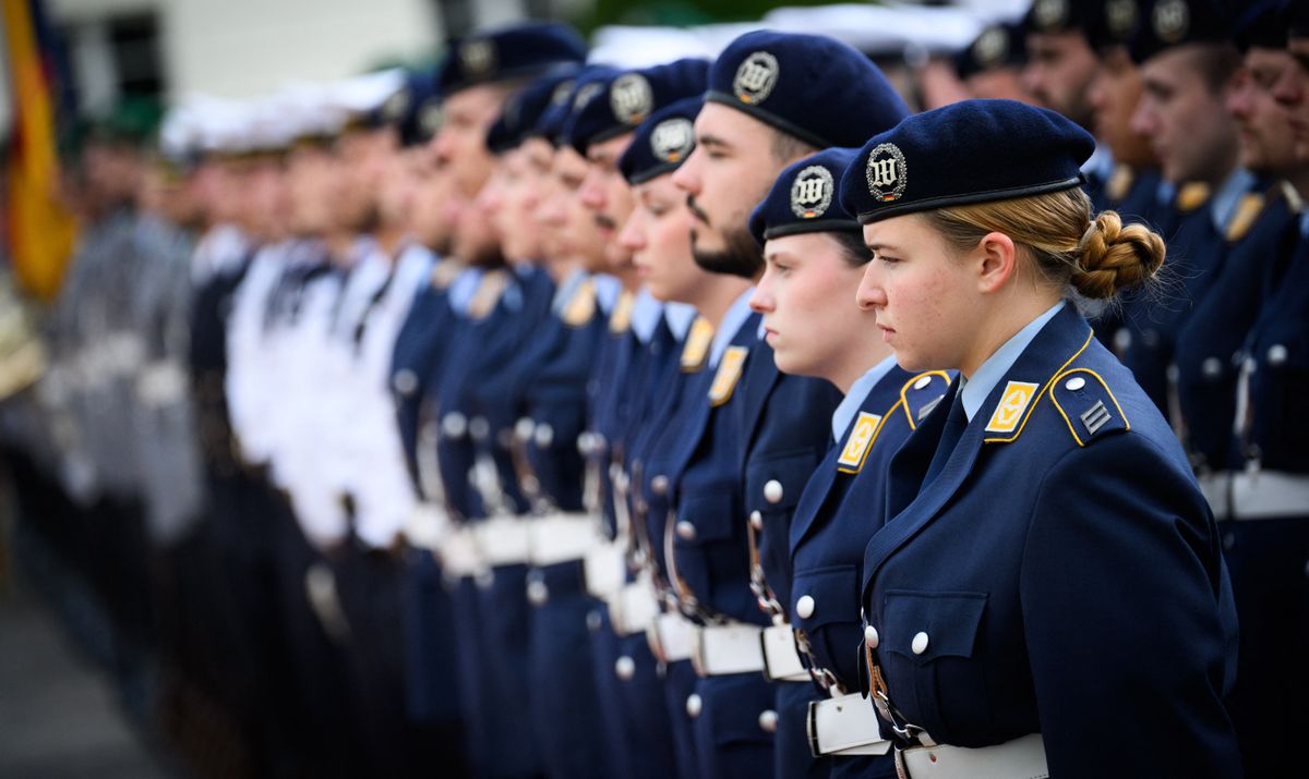 Kötelező katonai szolgálatot vezetne be Brüsszel a finn modell szerint, már az iskolásokat is célba venné az uniós védelempolitika átalakítása.