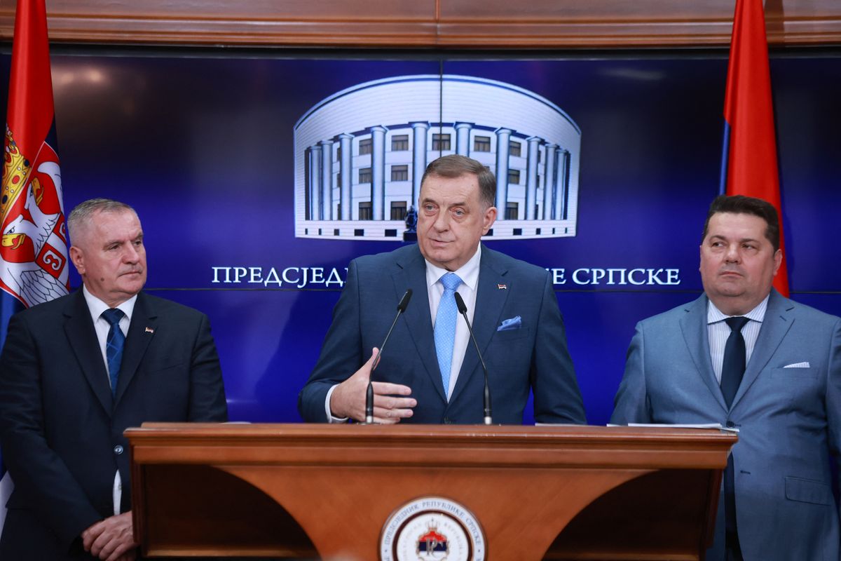 Dodik támogatását élvezi továbbra is Radovan Viskovic, de a boszniai szerb miniszterelnöki tisztségről lemondott, így új kormány alakulhat.