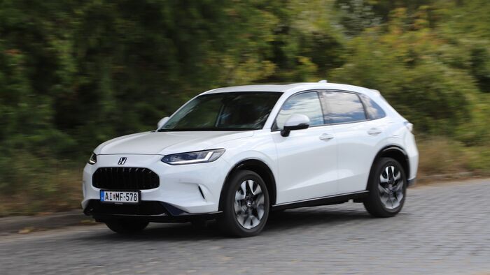 Honda Civic e:HEV - Honda ZR-V e:HEV összehasonlítás