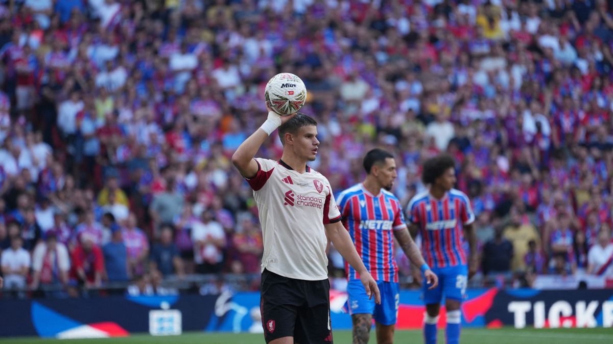 Arne Slot kemény kritikát kapott a Liverpool korábbi edzőjétől, Kerkez Milos is szóba került