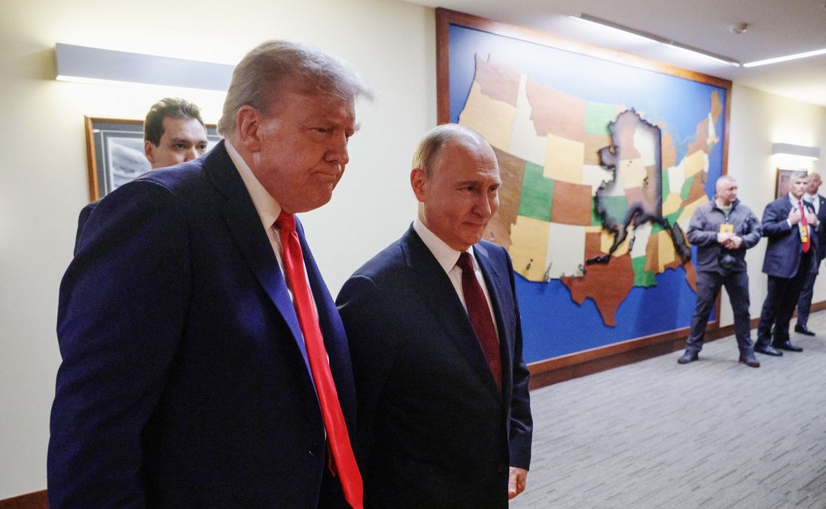 ALASKA, UNITED STATES - AUGUST 15 : (----EDITORIAL USE ONLY - MANDATORY CREDIT - ' KREMLIN PRESS OFFICE / HANDOUT' - NO MARKETING NO ADVERTISING CAMPAIGNS - DISTRIBUTED AS A SERVICE TO CLIENTS----) The first round of negotiations between Russian President Vladimir Putin and US President Donald Trump in the US state of Alaska concludes in Anchorage, Alaska, United States on August 15, 2025. Kremlin Press Office / Anadolu (Photo by Kremlin Press Office / Anadolu via AFP)