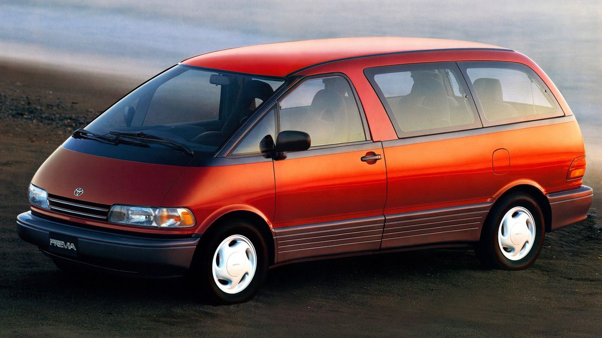 Családi űrsikló, padló alatti motorral: a Toyota Previa története