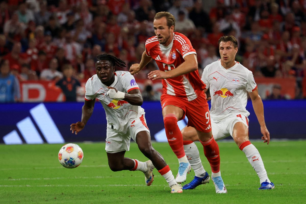 Willi Orbán kapta a Bundesliga-idény első sárga lapját, Gulácsi Péter sem lehetett boldog, Harry Kane (Bayern München) is gólt lőtt az RB Leipzig ellen