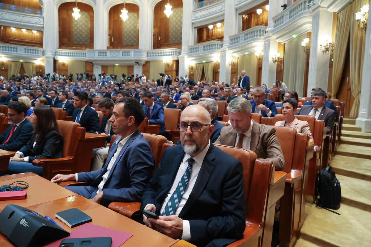 Kelemen Hunor szerint Románia kormánya nem dönthet a magánnyugdíjakról, az RMDSZ elutasítja a felvétel korlátozását.