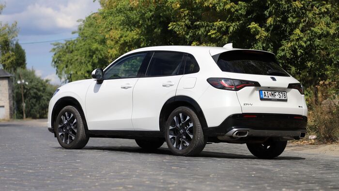 Honda Civic e:HEV - Honda ZR-V e:HEV összehasonlítás