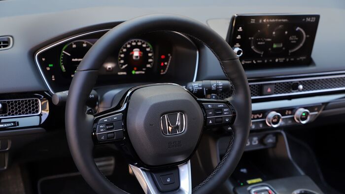 Honda Civic e:HEV - Honda ZR-V e:HEV összehasonlítás