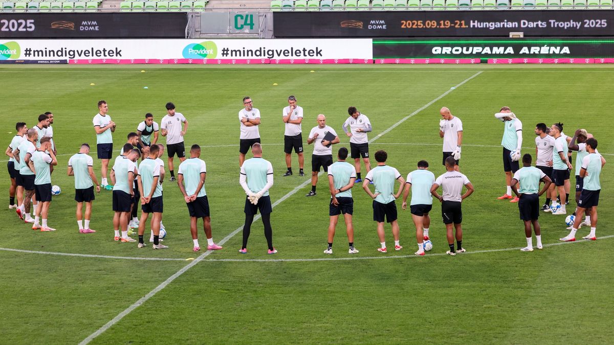 Rui Mota eligazítja a játékosait a Ferencváros elleni BL-selejtező előtt