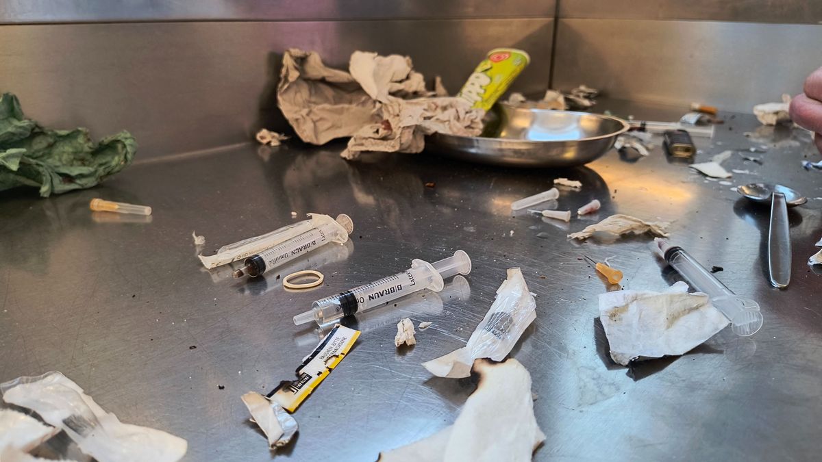 Drogosok keserítik meg a lakók életét a belvárosban
