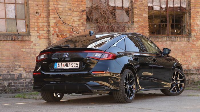 Honda Civic e:HEV - Honda ZR-V e:HEV összehasonlítás