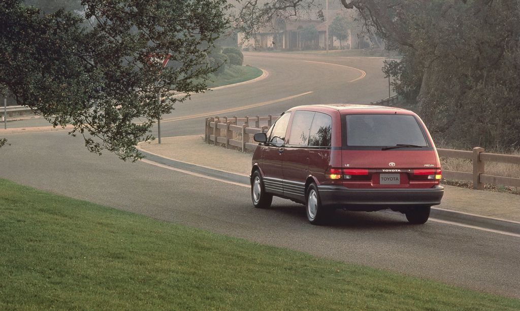 Toyota Previa története