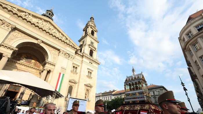 Szent Jobb körmenet  Szent István Bazilika