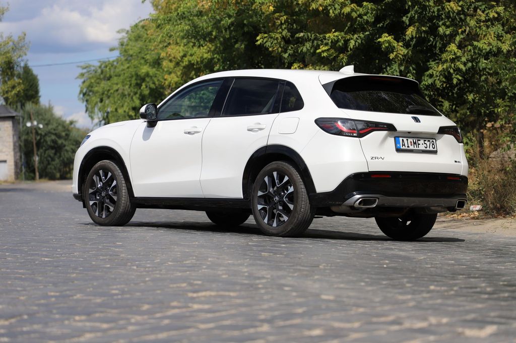 Honda Civic e:HEV - Honda ZR-V e:HEV összehasonlítás