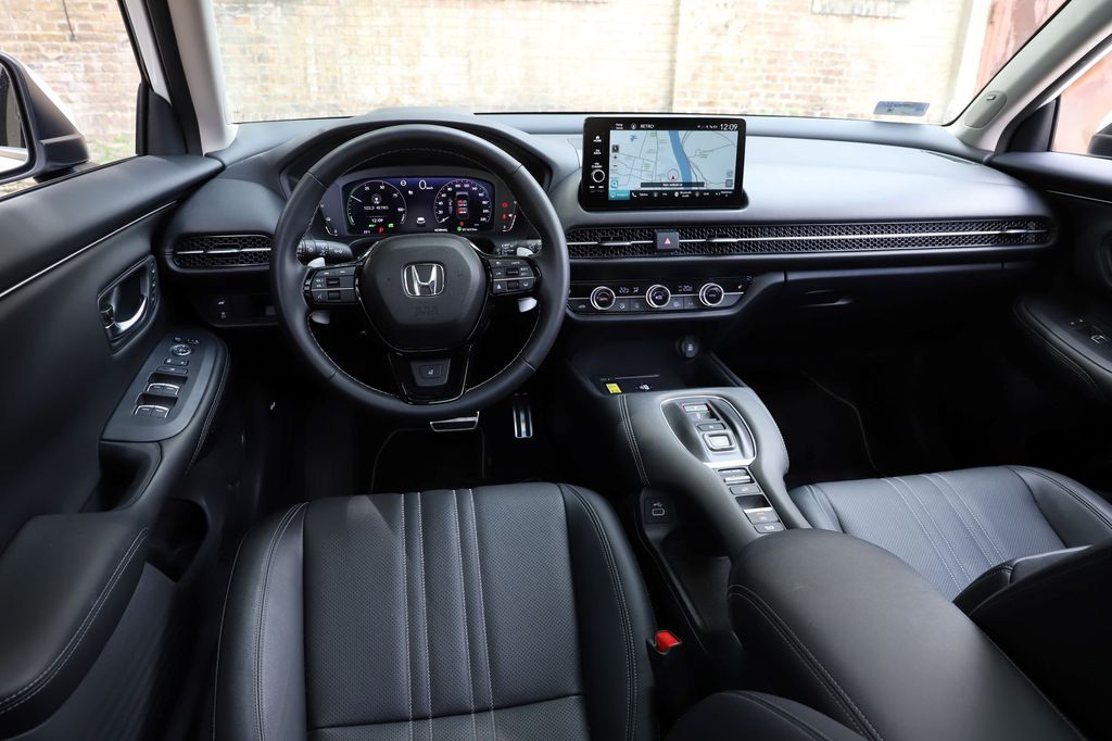 Honda Civic e:HEV - Honda ZR-V e:HEV összehasonlítás