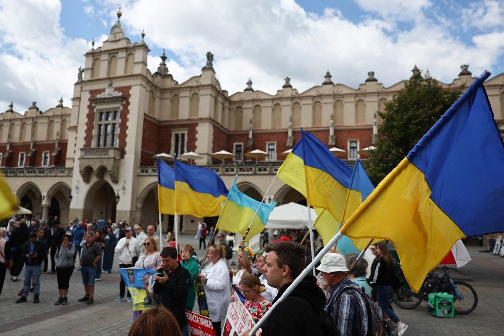 Ukrainians take part in the protest on the Independence Day Of Ukraine in Krakow, Poland on August 24, 2025. (Photo by Jakub Porzycki/NurPhoto) (Photo by Jakub Porzycki / NurPhoto via AFP)