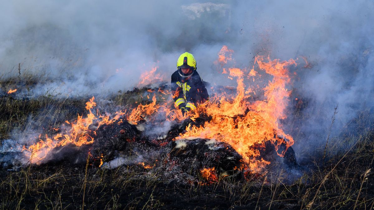 Csak a pókhálót akarta leszedni, kigyulladt a nyaraló