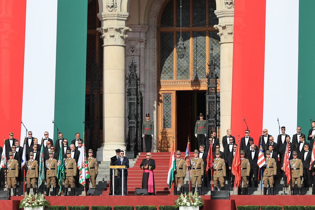 Tisztavatás augusztus 20. Parlament