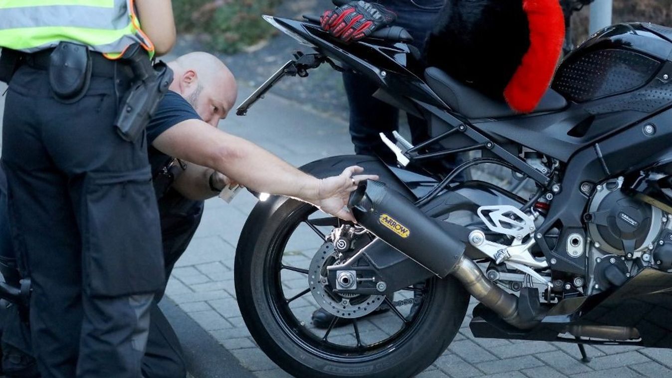 321 km/órás tempónál mérték be a gyorshajtót