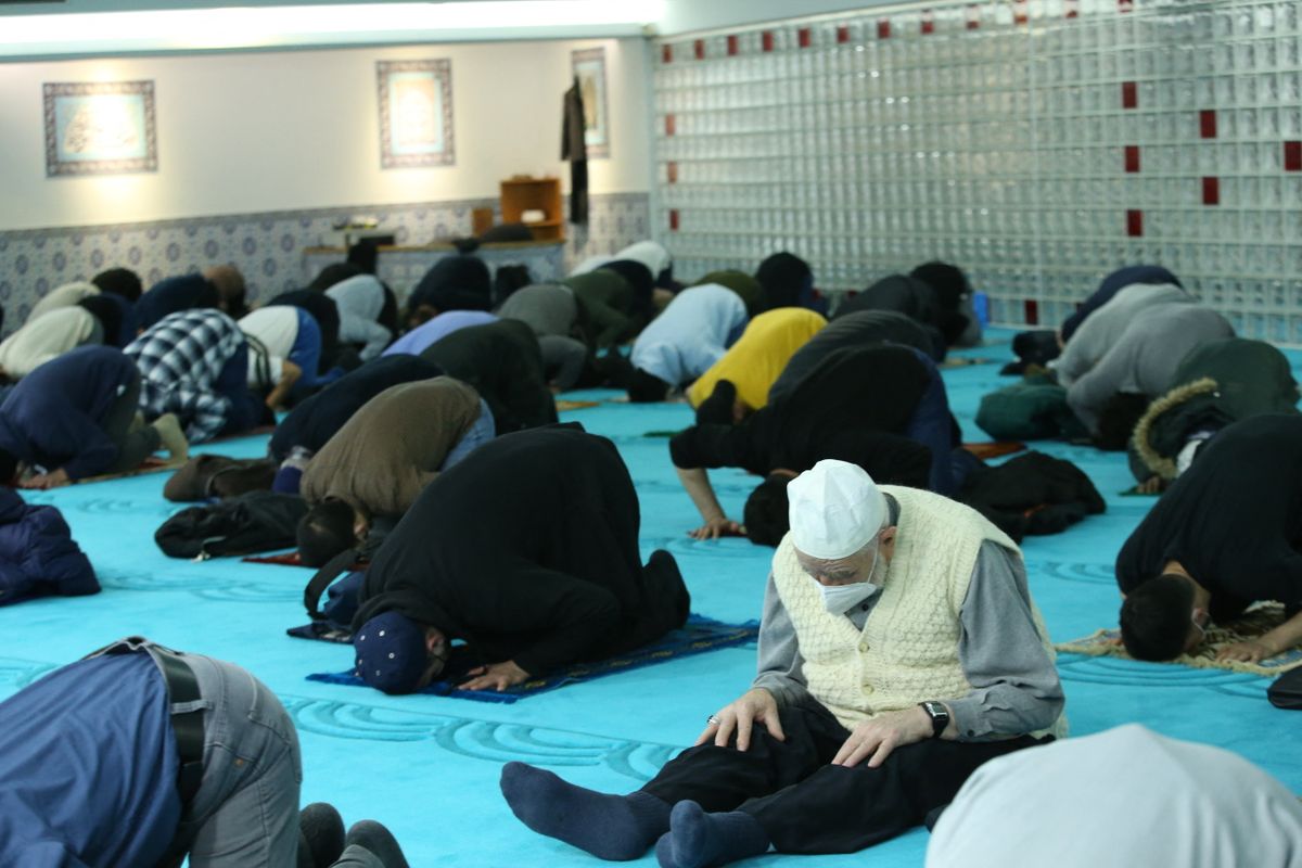 VIENNA, AUSTRIA - APRIL 12: A view from Turkish-Islamic Cultural Association (ATIB) Mosque as Muslims performing the first Tarawih prayer of the holy month of Ramadan, amid the measures taken against the novel coronavirus (Covid-19) pandemic measures, in Vienna, Austria on April 12, 2021. Askin Kiyagan / Anadolu Agency (Photo by Askin Kiyagan / ANADOLU AGENCY / Anadolu via AFP)