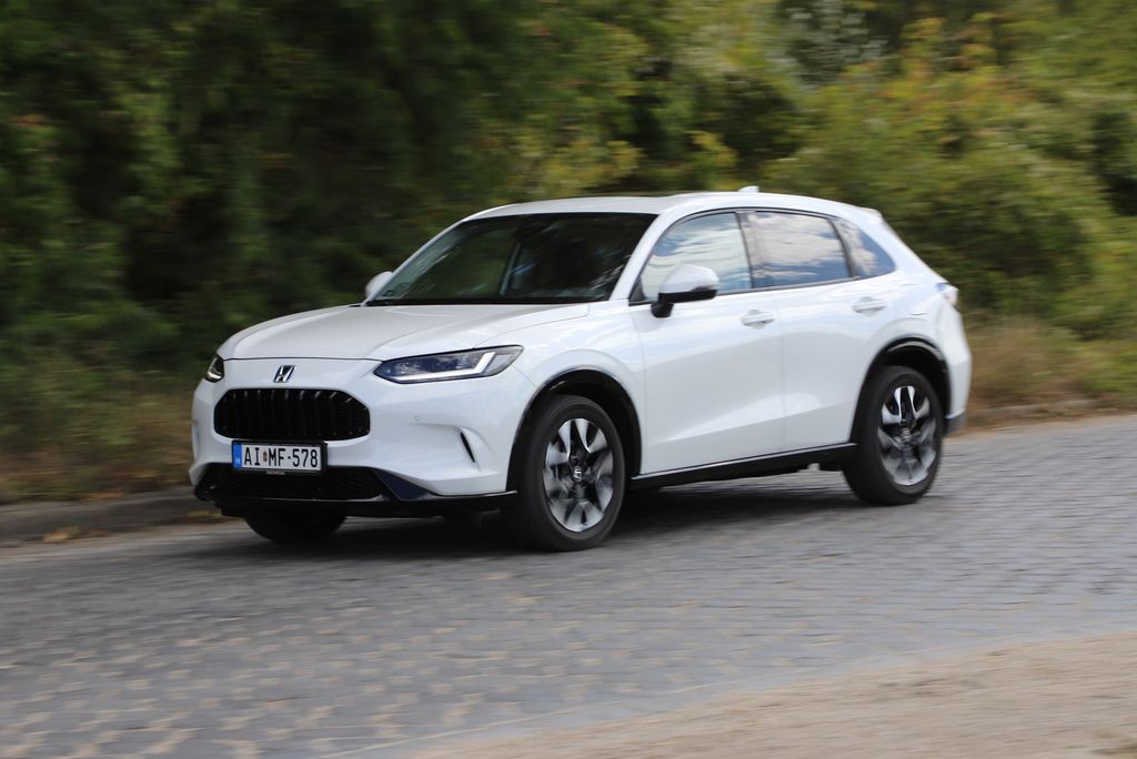 Honda Civic e:HEV - Honda ZR-V e:HEV összehasonlítás