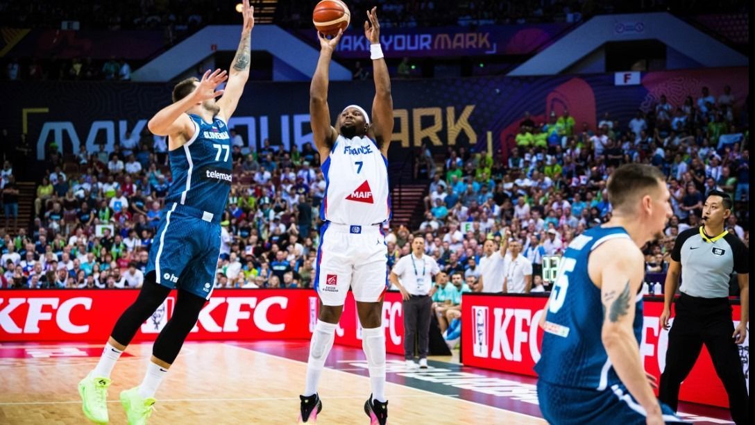 A Luka Doncic vezérelte Szlovénia már az első percekben keményen védekezett Franciaország ellen.