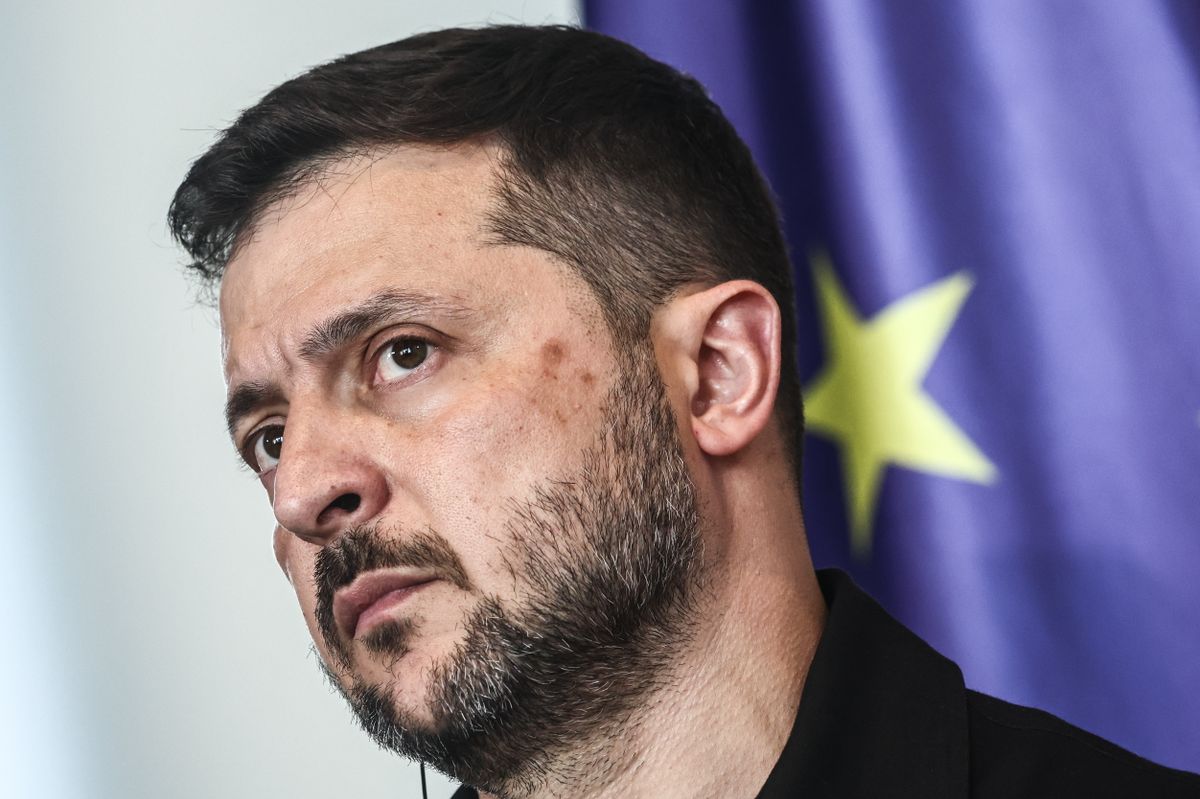 Berlin, 2025. augusztus 13.
Volodimir Zelenszkij ukrán elnök a Friedrich Merz német kancellárral tartott sajtóérkezleten a berlini kancellári hivatalban 2025. augusztus 13-án.
MTI/EPA/Filip Singer