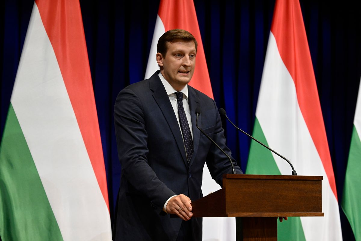 Panyi Miklós, a Miniszterelnökség parlamenti és stratégiai államtitkára a szerdai Kormányinfó újabb részleteket árult el az Otthon Start Programról (Fotó: MTI/Máthé Zoltán)