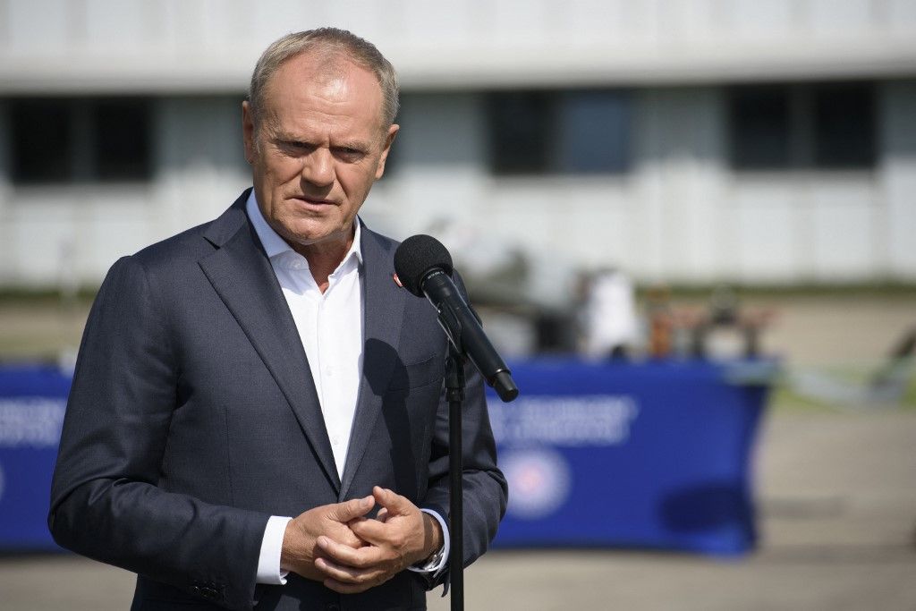 Az Alapjogokért Központ elemzése szerint Brüsszel képmutatóan szemet huny a Tusk-kormány intézkedései felett