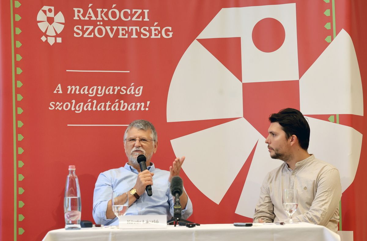 Kövér László, az Országgyűlés elnöke és Szilágyi Zsolt, a Rákóczi Szövetség hálózatfejlesztési igazgatója (Fotó: Vajda János/MTI)