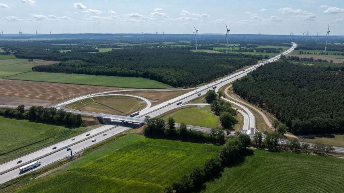 Békésen utazgattak a balatoni gyakorlatra a rendőrök az M7-esen, de amit Lepsénynél láttak, minden számításukat áthúzta